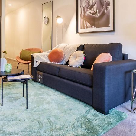 Cozy 1-Bed Apartment With Park Views, Sleeps 4 Christchurch Extérieur photo