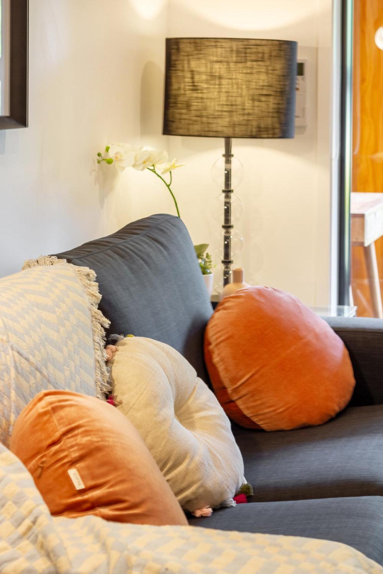 Cozy 1-Bed Apartment With Park Views, Sleeps 4 Christchurch Extérieur photo