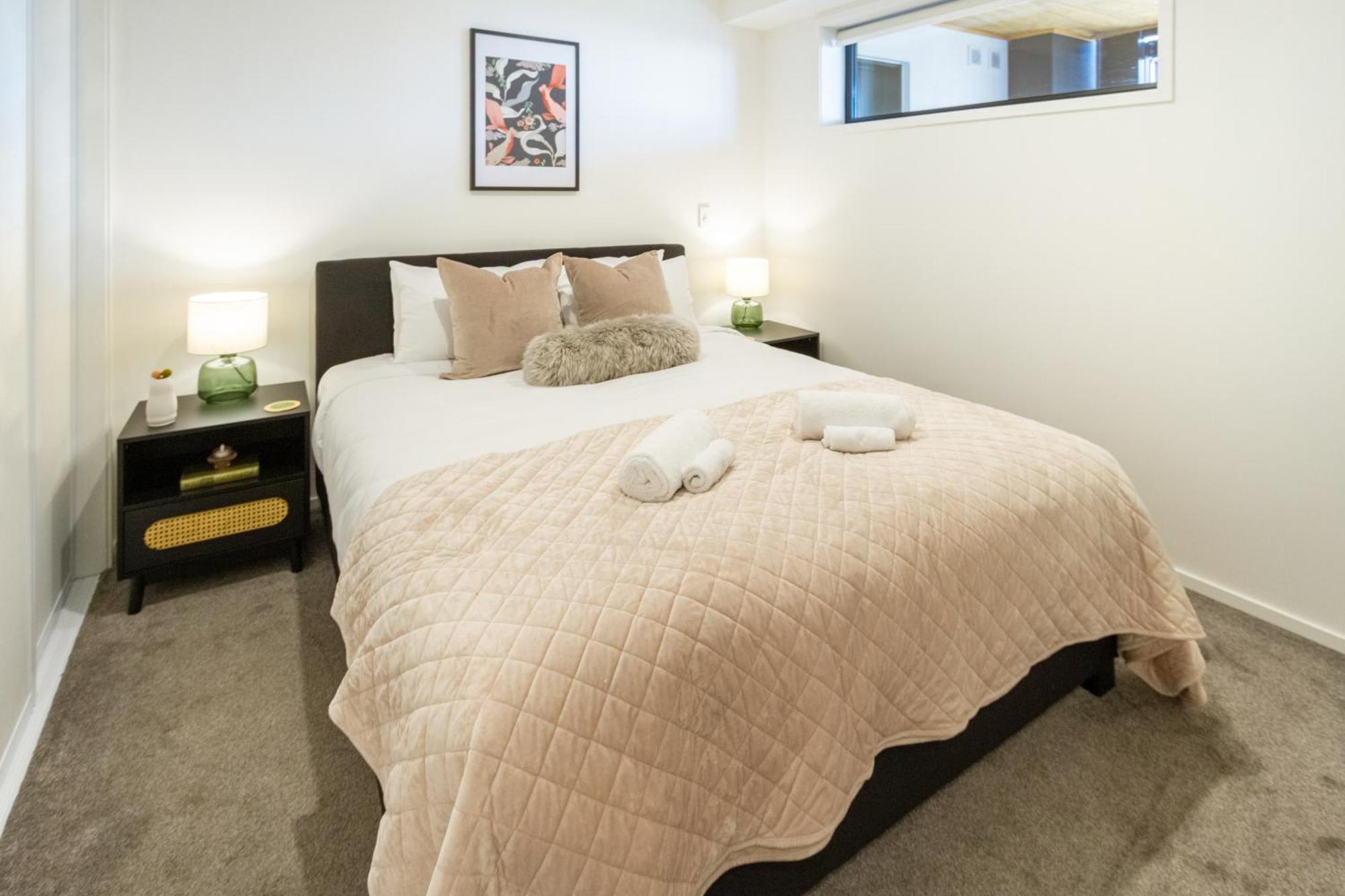 Cozy 1-Bed Apartment With Park Views, Sleeps 4 Christchurch Extérieur photo