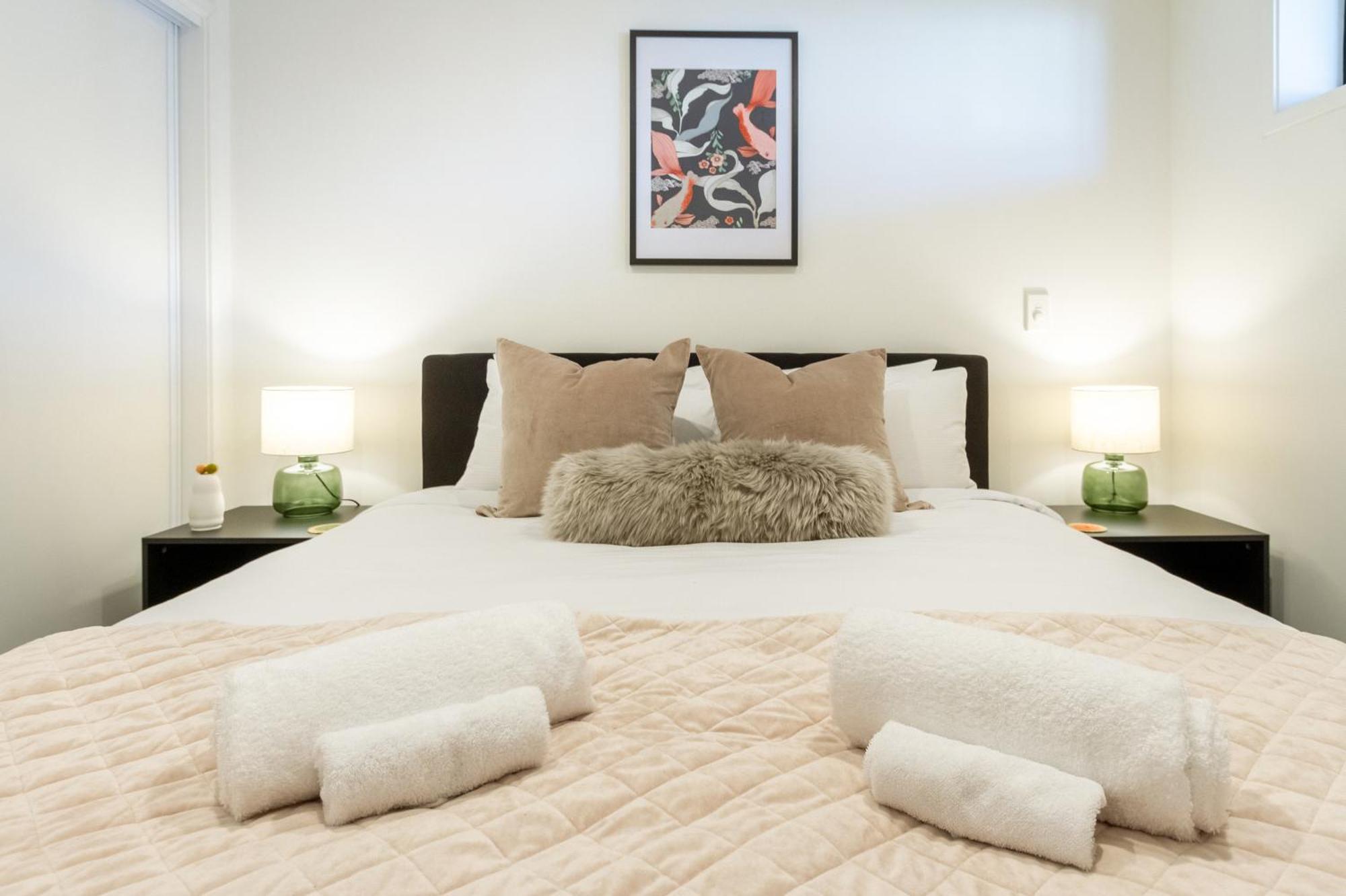 Cozy 1-Bed Apartment With Park Views, Sleeps 4 Christchurch Extérieur photo