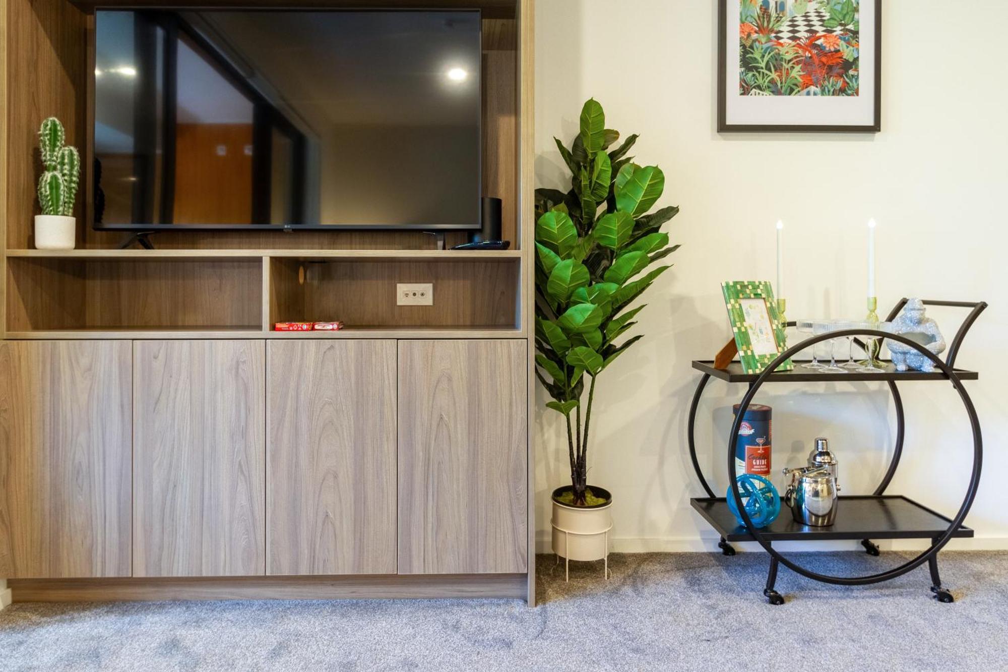 Cozy 1-Bed Apartment With Park Views, Sleeps 4 Christchurch Extérieur photo